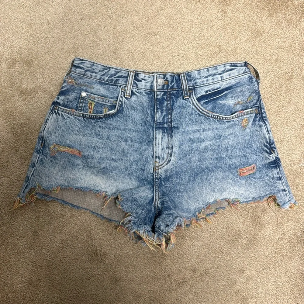 Pilcro Jean Shorts - Picture 1 of 5